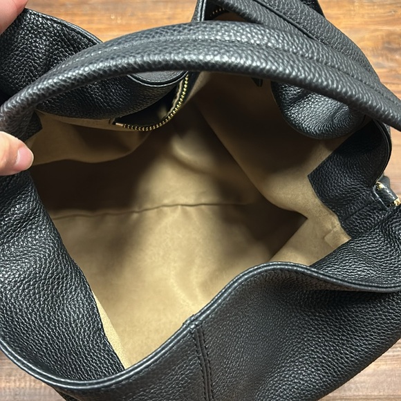 Elegant Black Hobo Bag - Picture 5 of 9